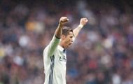 MADRID, SPAIN - APRIL 29: Cristiano Ronaldo of Real Madrid celebrates after Real beat Valencia CF 2-1 in the La Liga match between Real Madrid CF and Valencia CF at Estadio Santiago Bernabeu on April 29, 2017 in Madrid, Spain. (Photo by Denis Doyle/Getty Images)